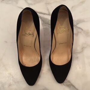 Christian Louboutin classic pump (suede)